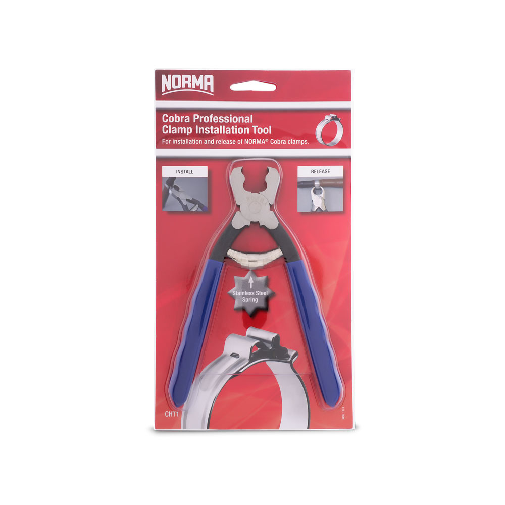 NORMA Handzange für COBRA Schellen – Professionelles Werkzeug zur Montage und Demontage von Schellen. Handzange für COBRA Schellen der Marke NORMA. Die professionelle Zange mit blauen Griffen und einer Edelstahlfeder ist in einer roten Blisterverpackung abgebildet und dient zur Montage und Demontage von NORMA Cobra Schellen.
