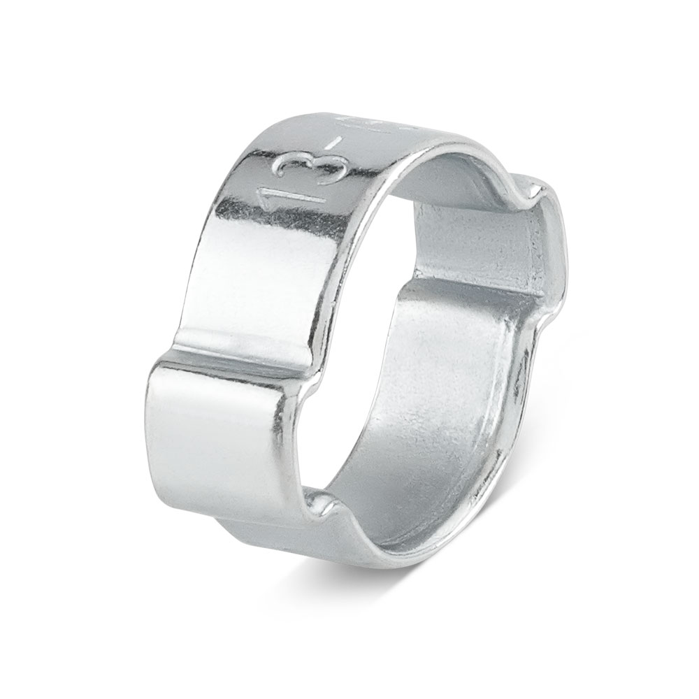 2-Ohrklemme / Ohrschelle Größe 13 für sichere Schlauch- und Rohrverbindungen. Silberfarbene 2-Ohrklemme / Ohrschelle mit '13' Prägung, isoliert auf weißem Hintergrund.