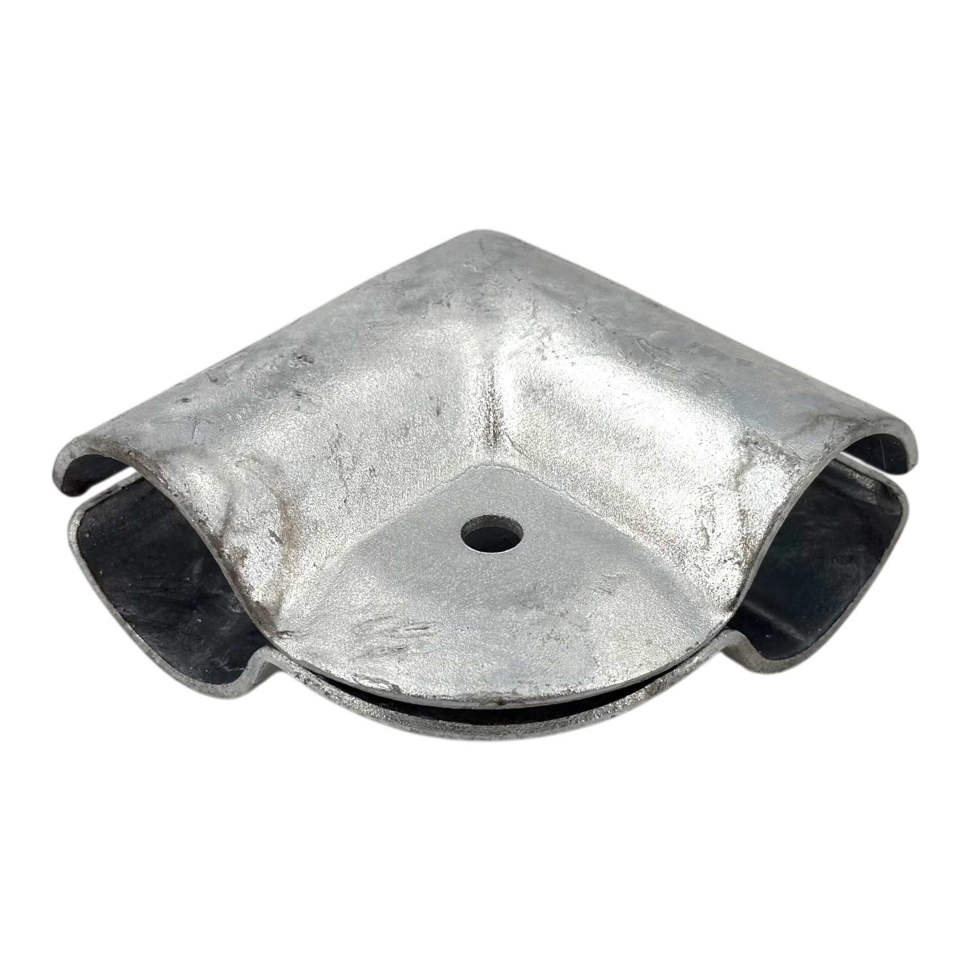 Produktbild: Eine robuste, feuerverzinkte und geteilte Winkelschelle 90° (Typ 060) aus Metall, mit einer zentralen Bohrung zur Montage. Die Oberfläche ist matt silbergrau und zeigt die typische Textur von feuerverzinktem Material.